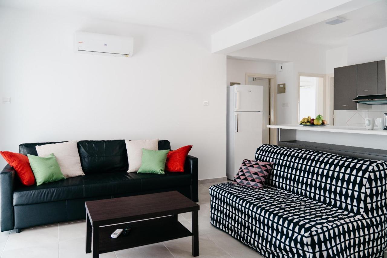 Ferienwohnung Seasunlove Apt. Larnaka Exterior foto